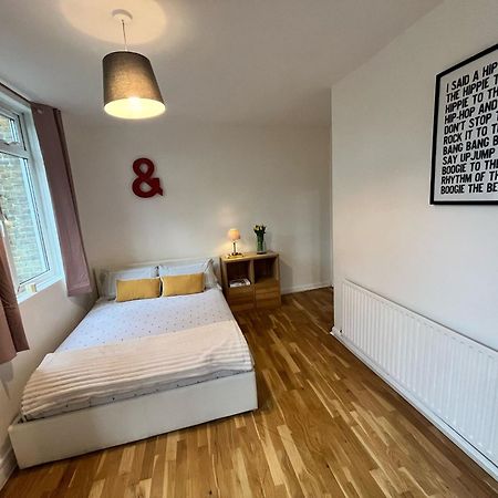 Charming 1-Bedroom Apartment Southfields, Londres Extérieur photo