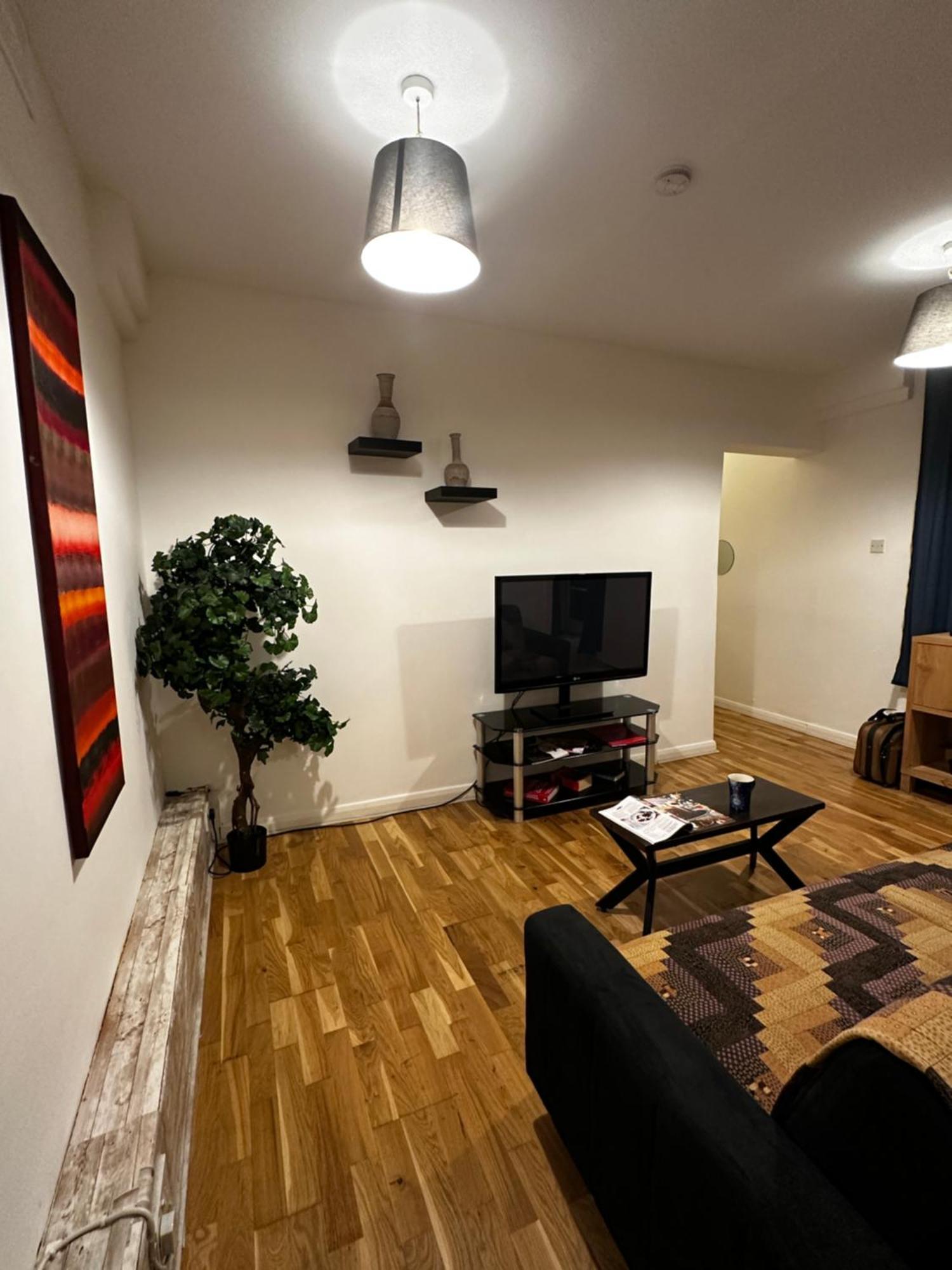 Charming 1-Bedroom Apartment Southfields, Londres Extérieur photo