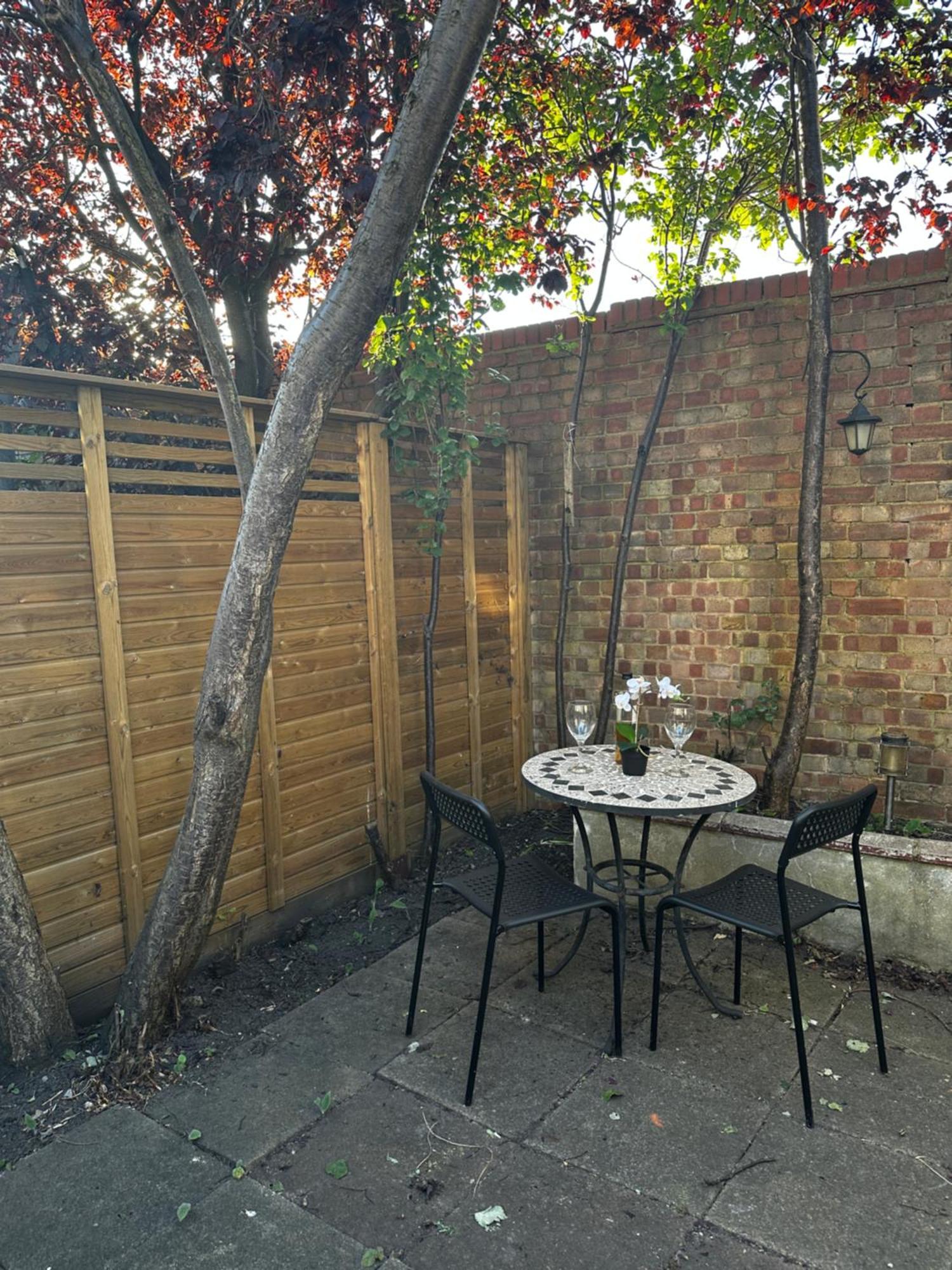 Charming 1-Bedroom Apartment Southfields, Londres Extérieur photo