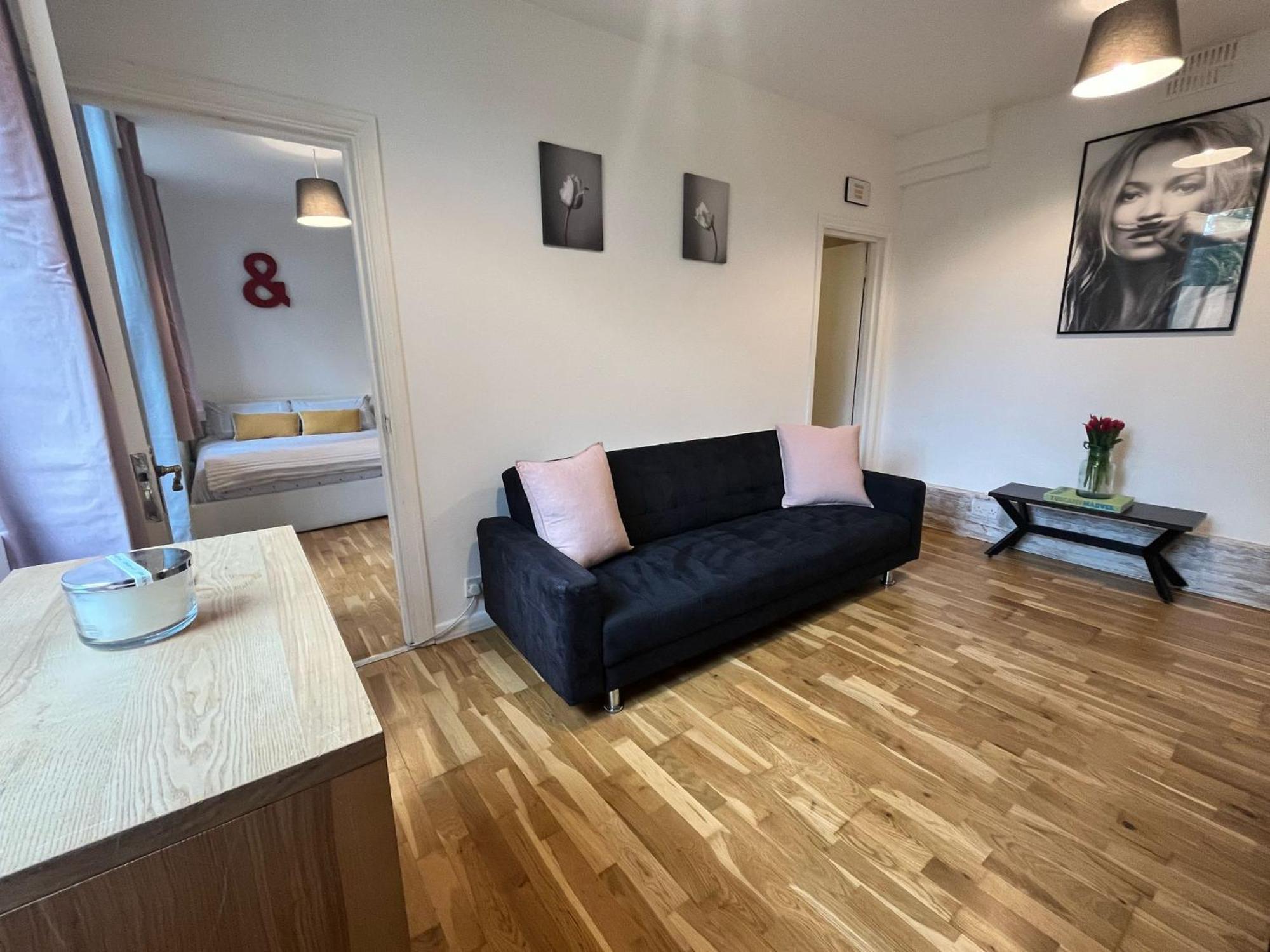 Charming 1-Bedroom Apartment Southfields, Londres Extérieur photo