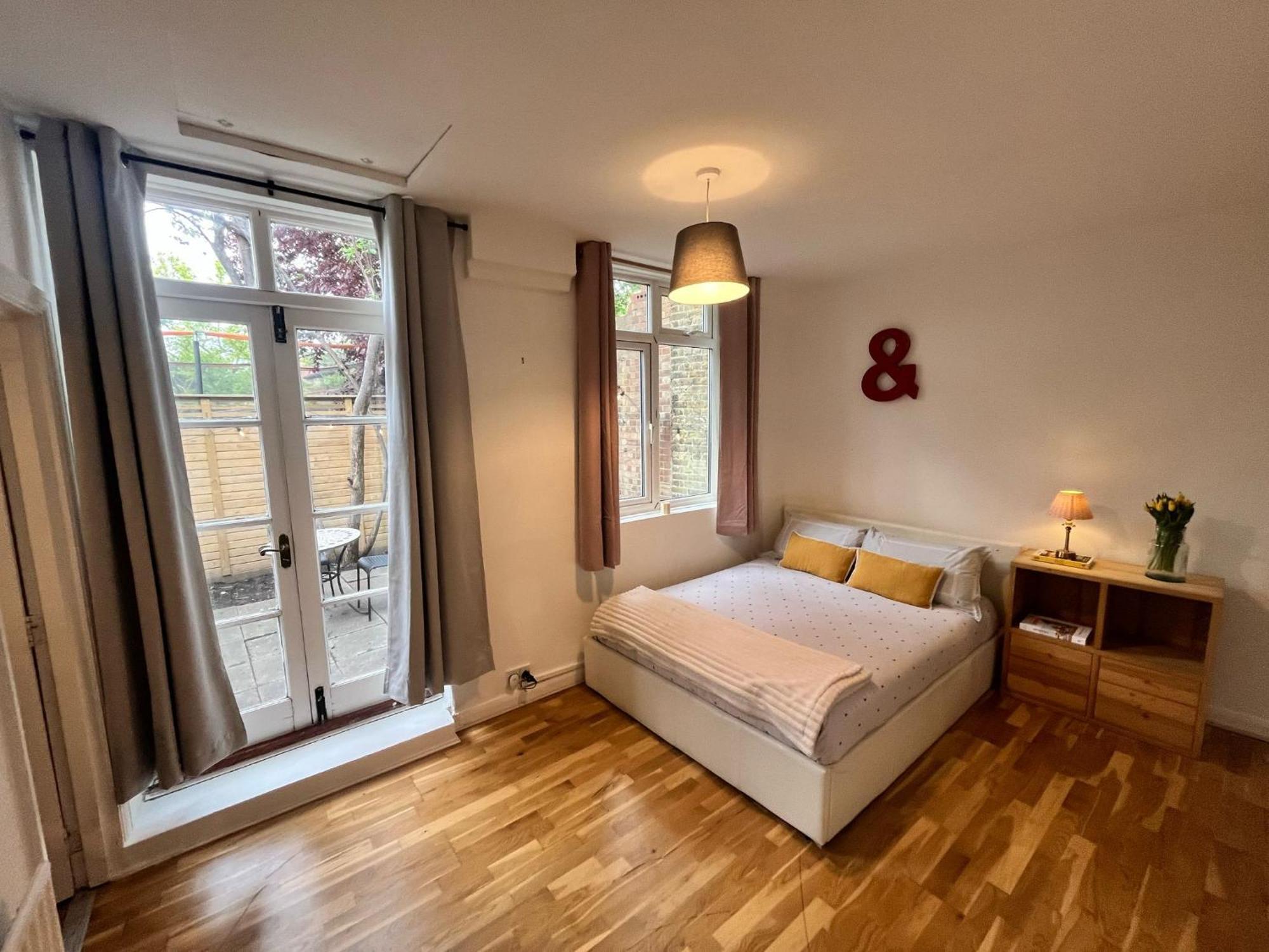 Charming 1-Bedroom Apartment Southfields, Londres Extérieur photo