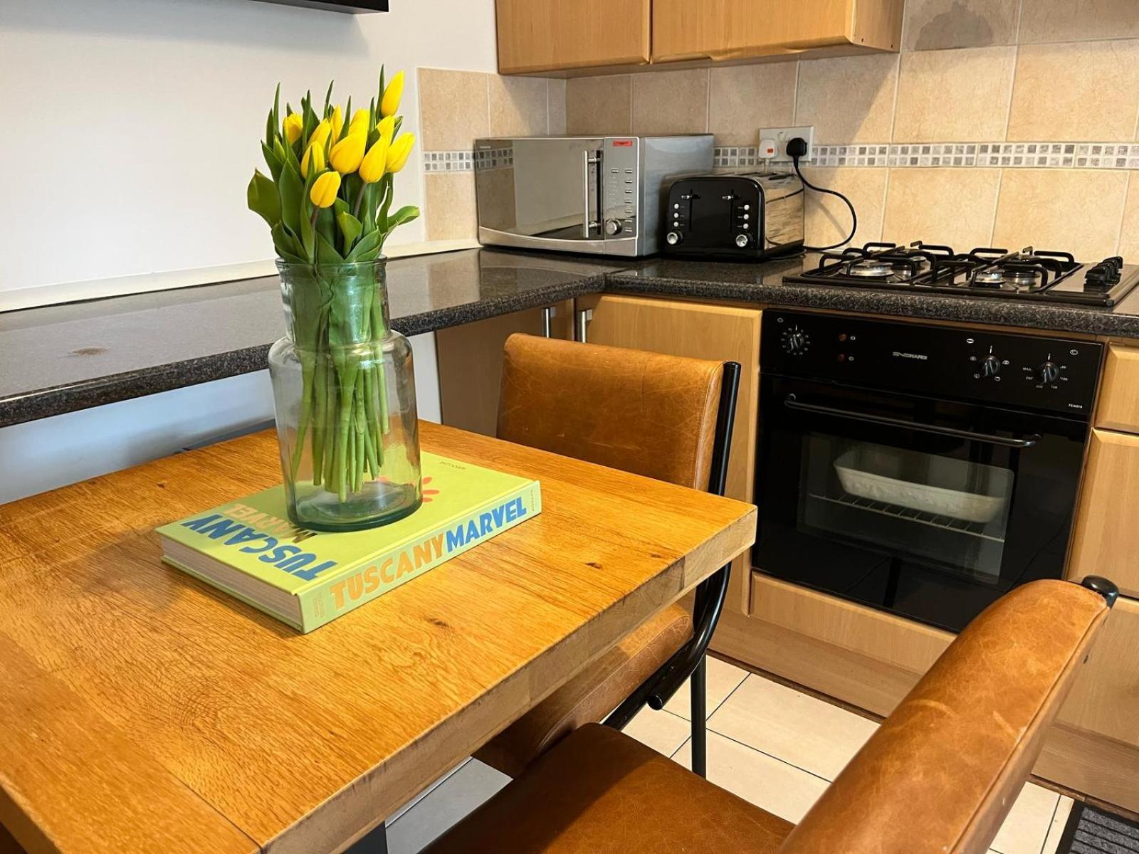 Charming 1-Bedroom Apartment Southfields, Londres Extérieur photo