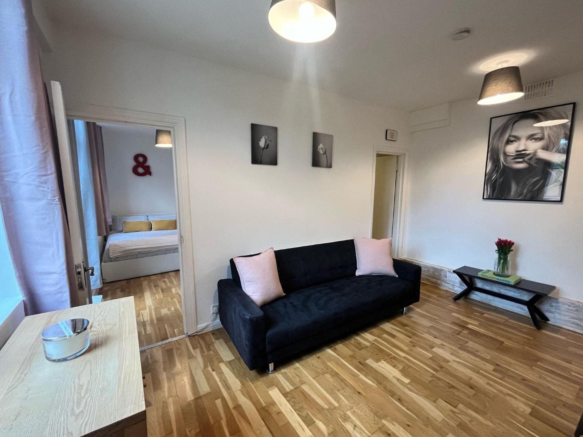 Charming 1-Bedroom Apartment Southfields, Londres Extérieur photo